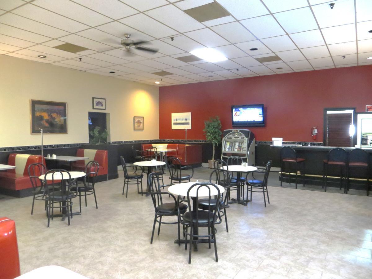 Town And Country Motor Hotel YYC Buitenkant foto