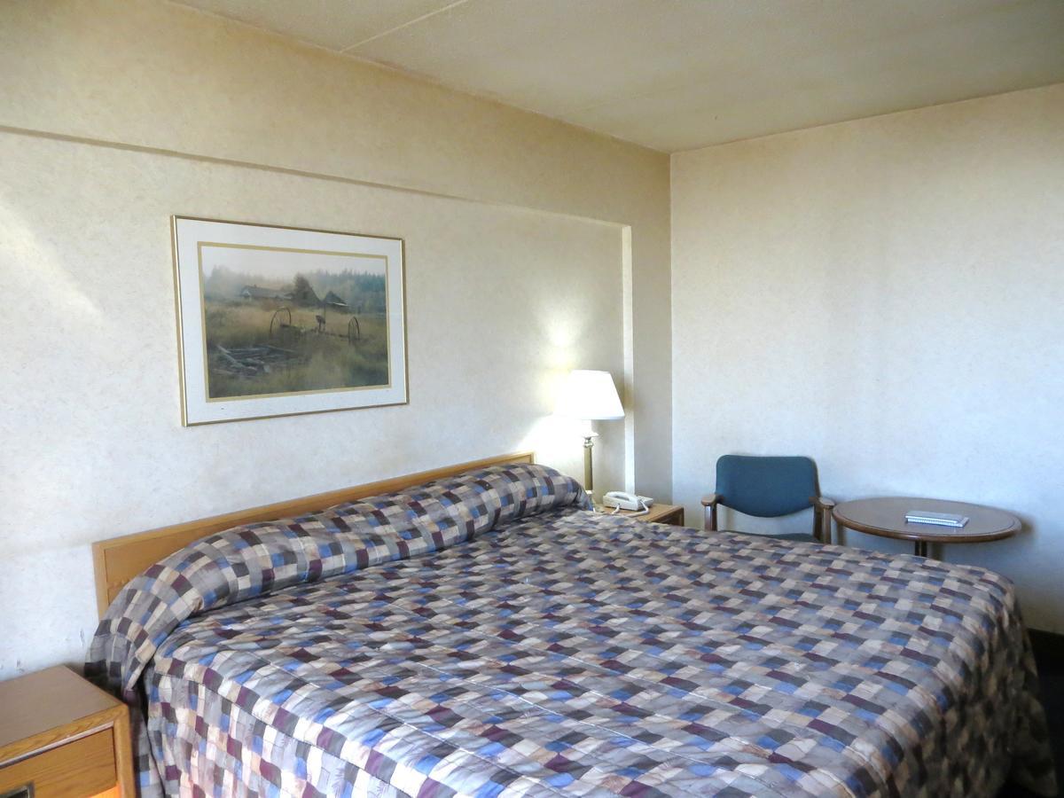 Town And Country Motor Hotel YYC Buitenkant foto